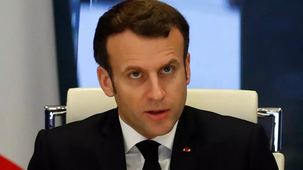 La France, avec 450 décès, n'est qu'au "début de la crise" du coronavirus, selon Macron