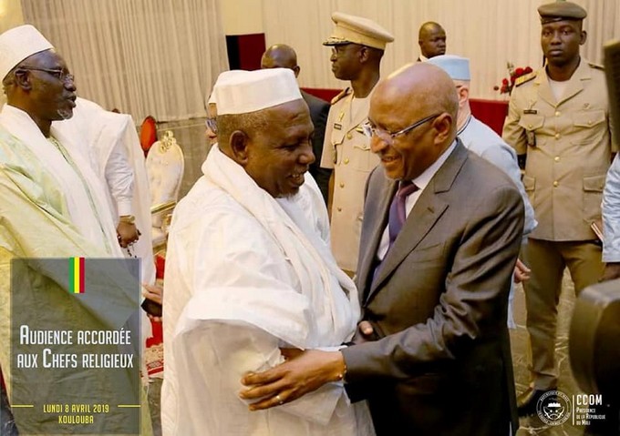 Face à SOUMEYLOU BOUBÈYE MAÏGA : L’imam MAHMOUD DICKO relax