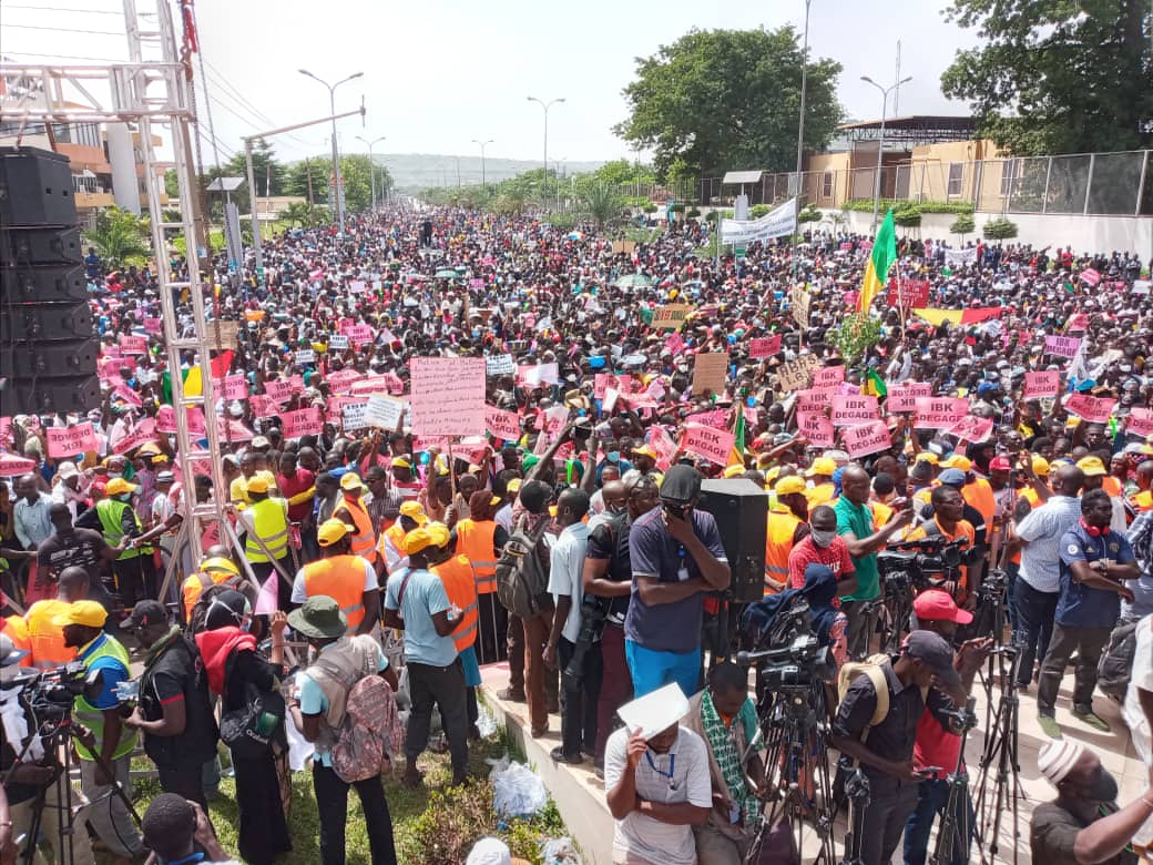 Gigantesque mobilisation citoyenne du 19 JUIN : Quand le souverain honni ne comprend rien à l’histoire !