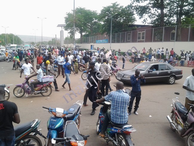 Mali : les forces de l’ordre dispersent des opposants à la présence militaire française