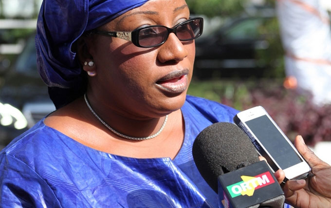 La ministre Mme Diarra Raky Talla sur Africable télévision : « La démission du président de la République est anti démocratique ! »