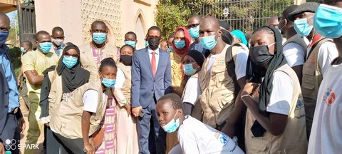 « Opération 31 décembre sans covid-19 » : Des Bamakois sensibilisés et des masques largement distribués par « consortium riposte des jeunes contre la covid-19 » !