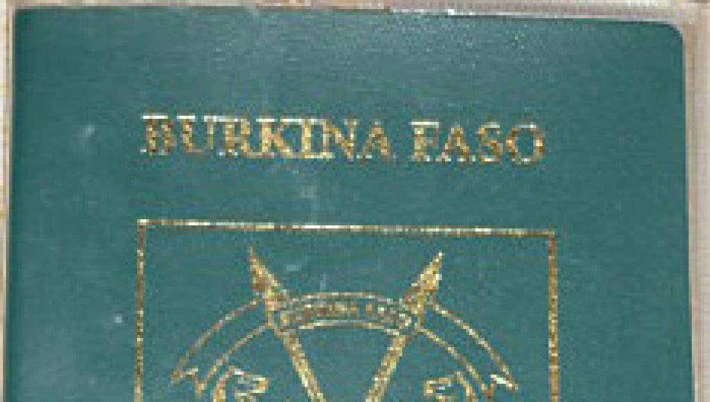 Sa naturalisation lui est refusée car il travaille trop