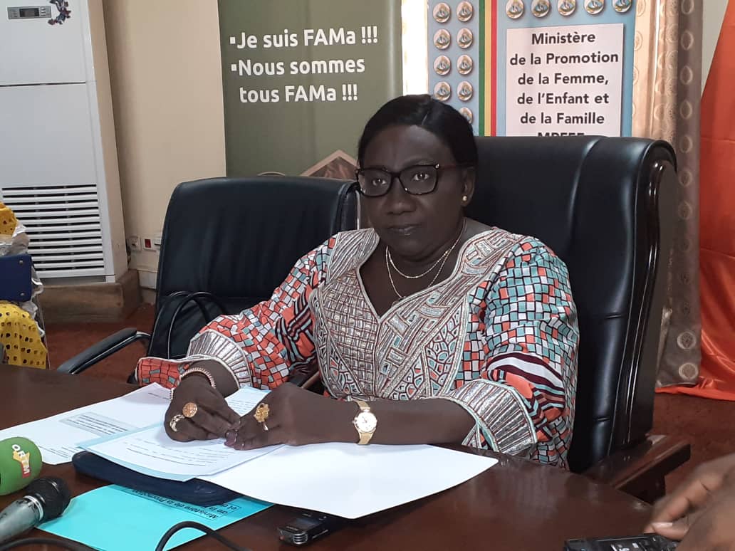 Elections législatives du 29 mars 2020 : La ministre Dr Diakité Aïssata Kassa TRAORE invite « les maliennes et les maliens à sortir massivement pour retirer leurs cartes d’électeurs »