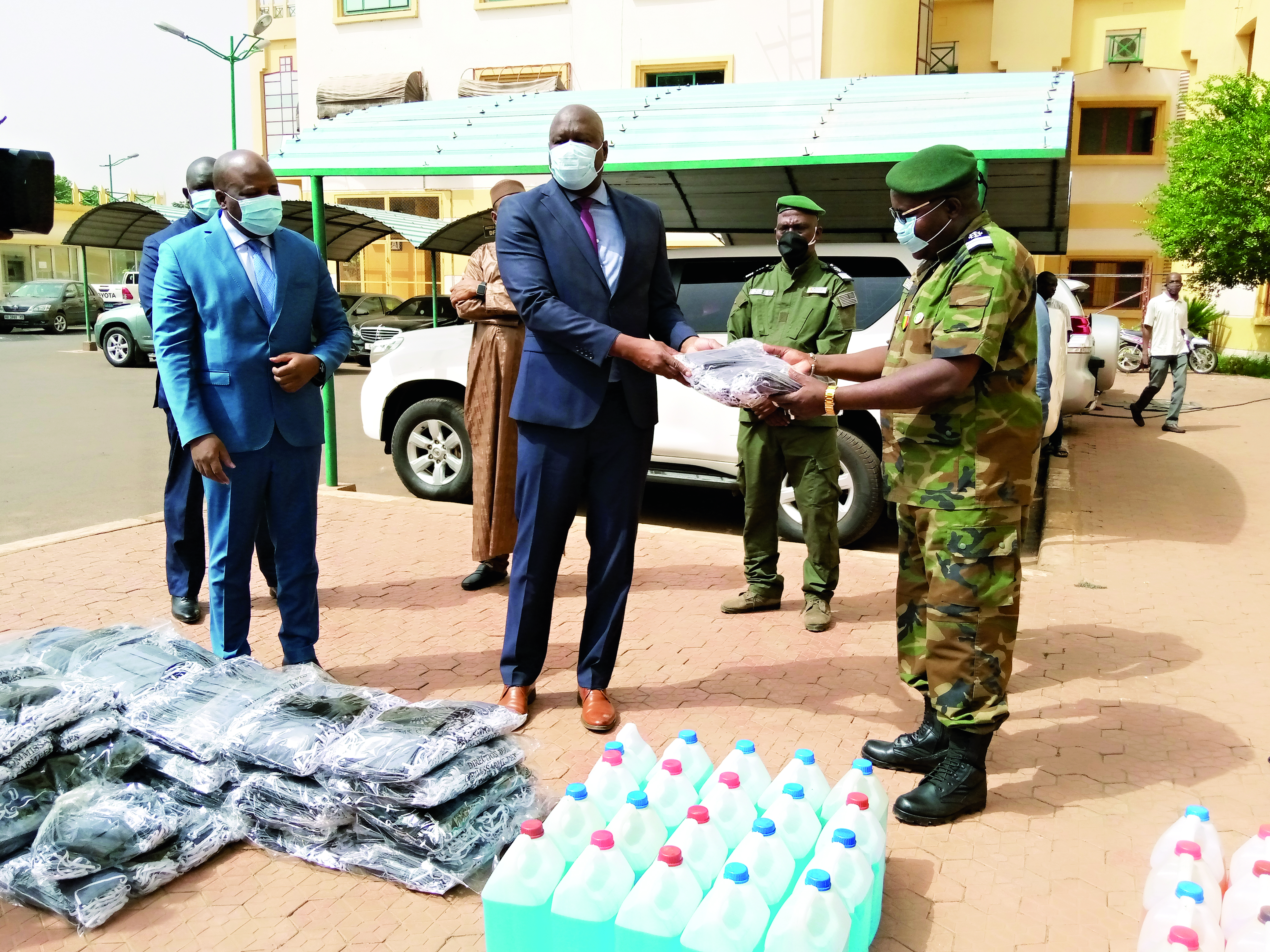 Lutte contre la pandémie du coronavirus : 7 000 masques, 100 litres de Gel et 100 litres de savon donnés aux détenus par les autorités maliennes