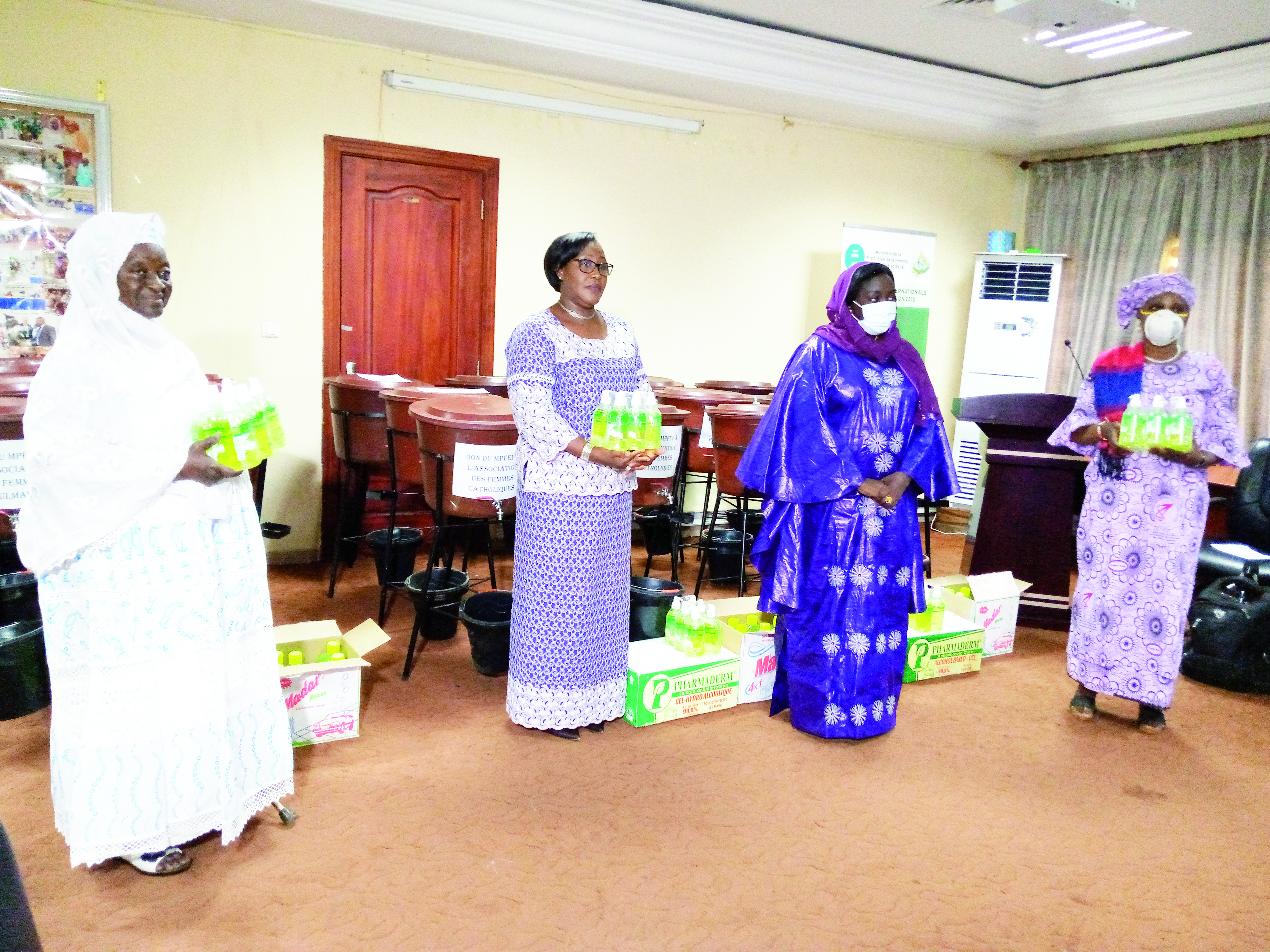 Lutte contre le Coronavirus : Le ministère de la promotion de la femme remet des kits de lavage des mains aux religieuses