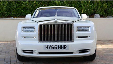 Vol d’une voiture luxueuse « Rolls Royce » aux USA : Un jeune opérateur économique vendeur de grosses cylindrées et une vedette soupçonnés d’être receleur et acheteuse