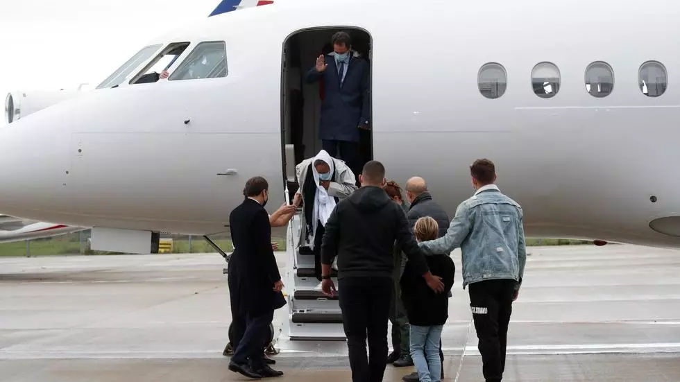 Mali : la France affirme avoir eu un rôle secondaire dans les négociations sur les otages