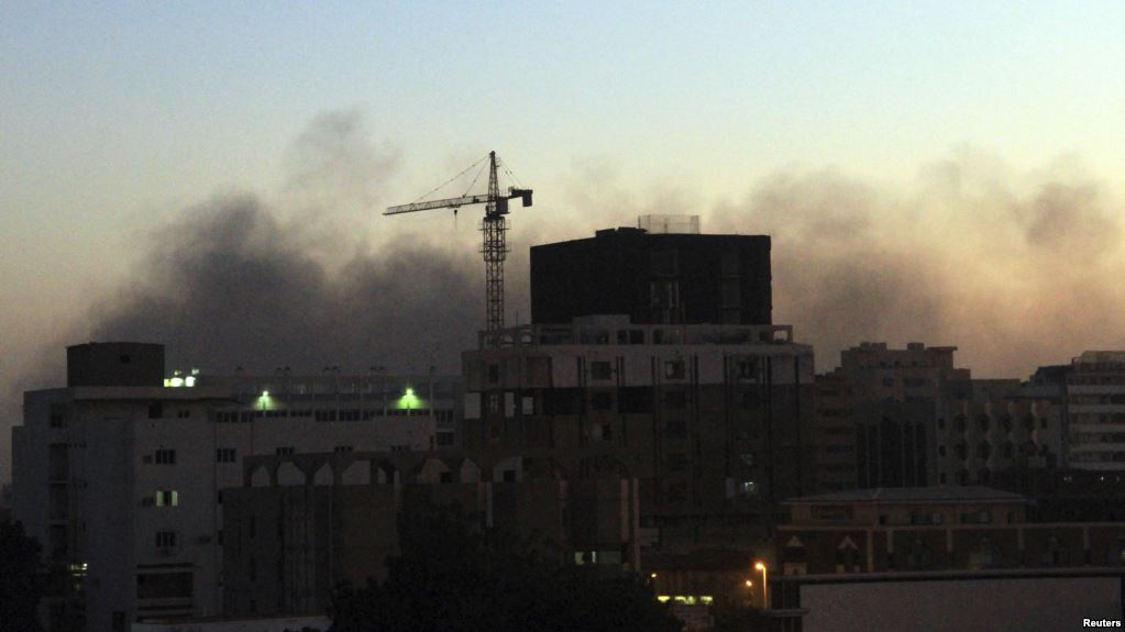 Les Soudanais refusent le coup d'État dans la rue, la communauté internationale fait pression