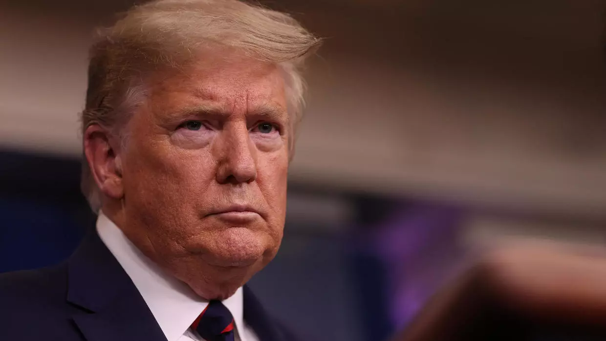 Coronavirus : plus de 100 000 cas aux États-Unis, Trump paraphe le plan de relance