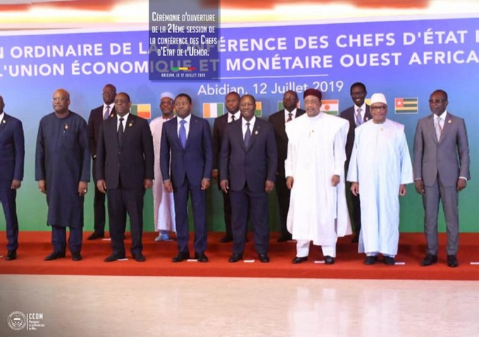 Session extraordinaire de l’UEMOA : des sanctions prises par les dirigeants à Abuja