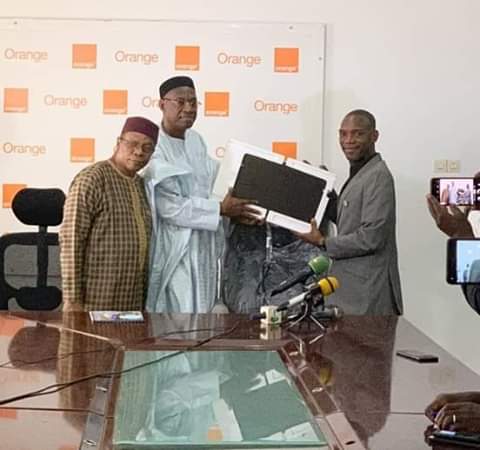 Le Président de la FEMAFOOT offre des matériels à l’AJSM