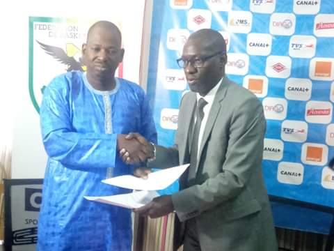 Le groupe Renouveau partenaire du football et du Basketball malien