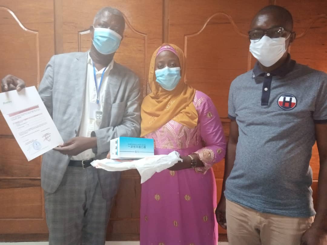 Le PDG de la société BLUE SKY NEGOCE MALI » fait don de matériels de protection à l’ONG SADEVE.