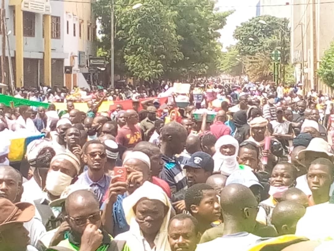 Le M5-RFP et ses partisans à nouveau dans la rue pour appeler le président à la démission.