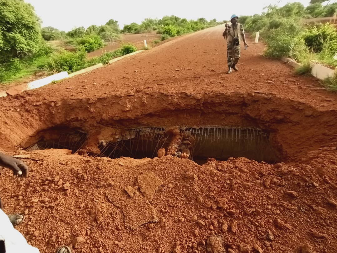 Le pont de Parou saboté à nouveau.