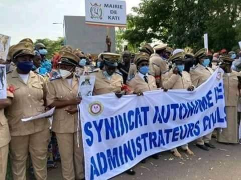 Les administrateurs civils réclament la libération de leurs camarades otages.