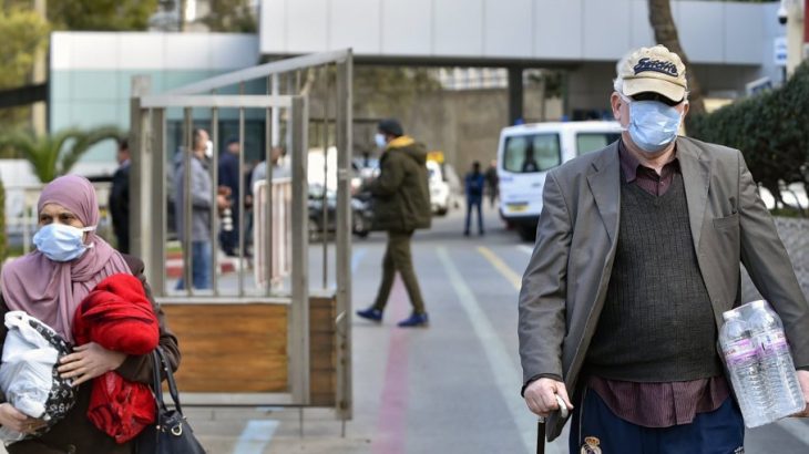 Recherche éperdue par les autorités algériennes de masques de protection pour sa population