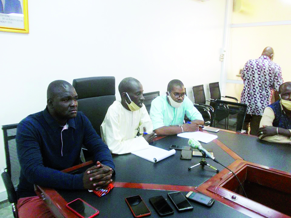 Adhésion des comités syndicaux des DRH, DFM et CPS au mouvement M5-RFP : Le comité syndical DFM et DRH du ministère de l’économie et des Finances se désolidarise