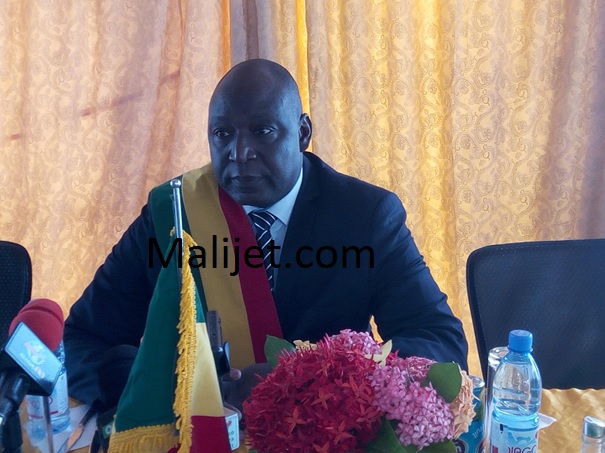 Débat Public sur le budget primitif 2023 de la CV : Le Maire et le Chargé des Finances, très persuasifs !