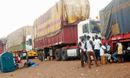 Sénégal : des transporteurs maliens pris pour cible après un accident à Kaolack
