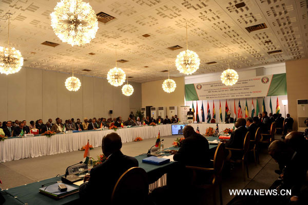 À propos du cas du Mali . La CEDEAO, comme un singe de la gravure, n’entend rien, ne voit rien et ne dit rien qui puisse contribuer à la réussite de la transition