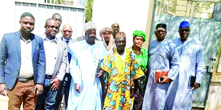 Décision de l’État d’assurer les cours à travers les médias : Les enseignants grévistes se désolidarisent