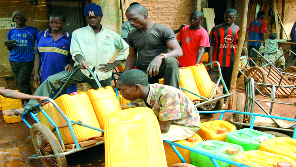 Pénurie d’eau à Koro :  « Nous avons soif ! », déplorent les femmes et les enfants