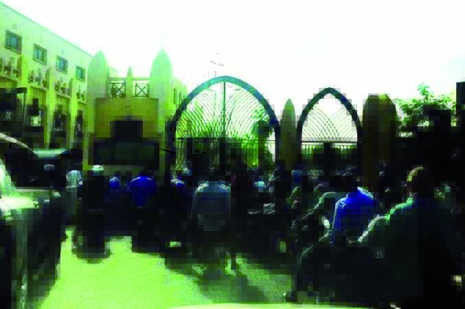 Les personnes handicapées manifestent devant la primature