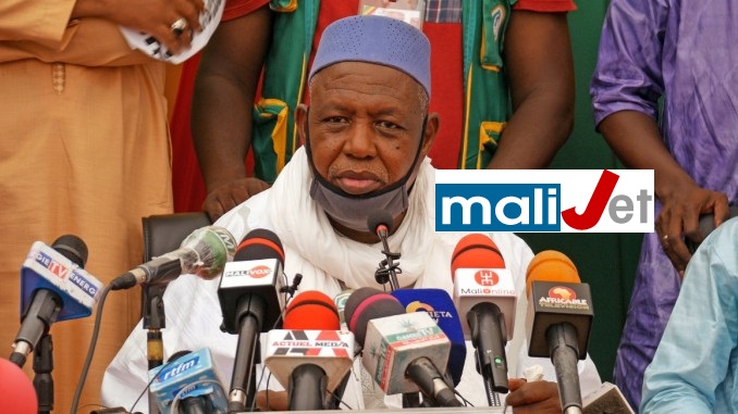 Imam Mahmoud Dicko : Ma mission a pris fin, je retourne maintenant dans la mosquée pour diriger la prière. Merci...