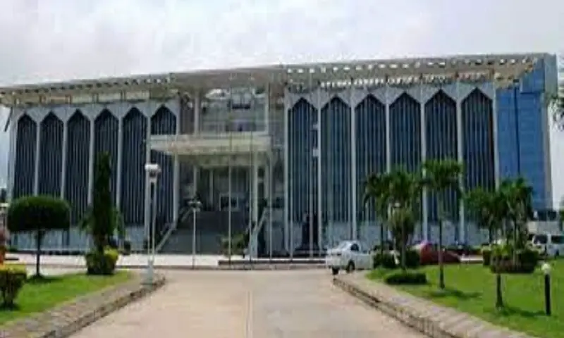 Gabon : les sénateurs invités à restituer les biens administratifs