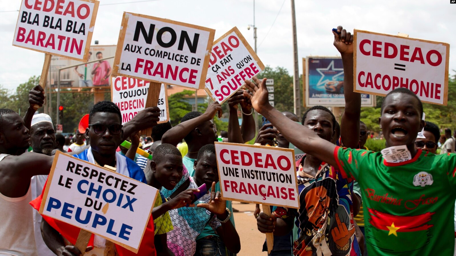 La France suspend les adoptions au Burkina Faso