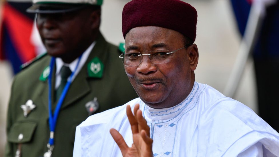 Niger: pour l'ex-président Issoufou, une intervention militaire serait une "faute"