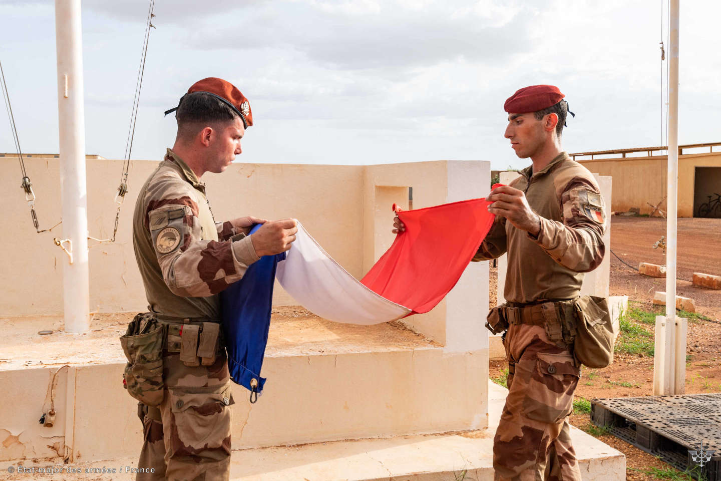 Avec le retrait annoncé au Niger, que reste-t-il de la présence militaire française en Afrique ?