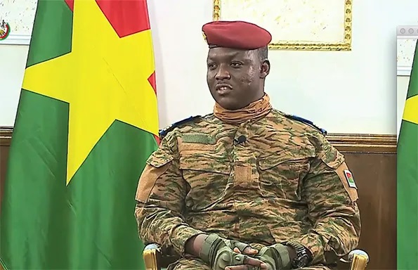 Burkina : La Constitution sera modifiée, les élections pas « une priorité », selon le capitaine Traoré