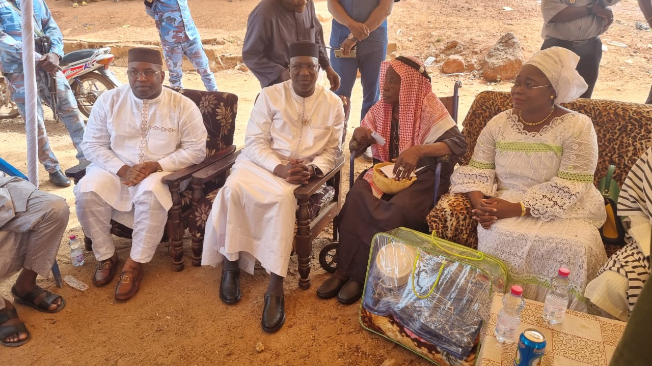 28è édition du Mois de la Solidarité: Le Président du CESEC chez le doyen d’âge de la Commune I du District de Bamako