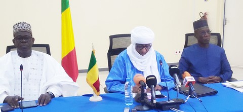 Le ministre de la communication face à la presse : “En période de conflit, les hommes de médias doivent être professionnels, combattre la désinformation … “