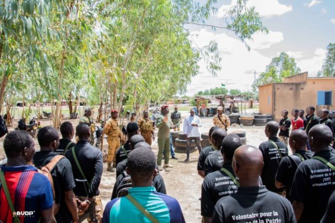 Au Burkina, ces candidats au front qui attendent d’être enrôlés