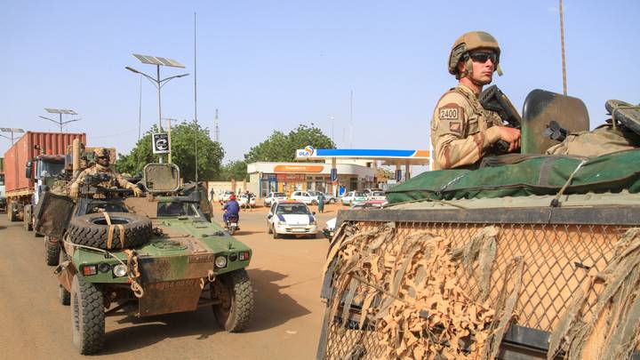 Le Tchad accepte le transit des troupes françaises chassées du Niger