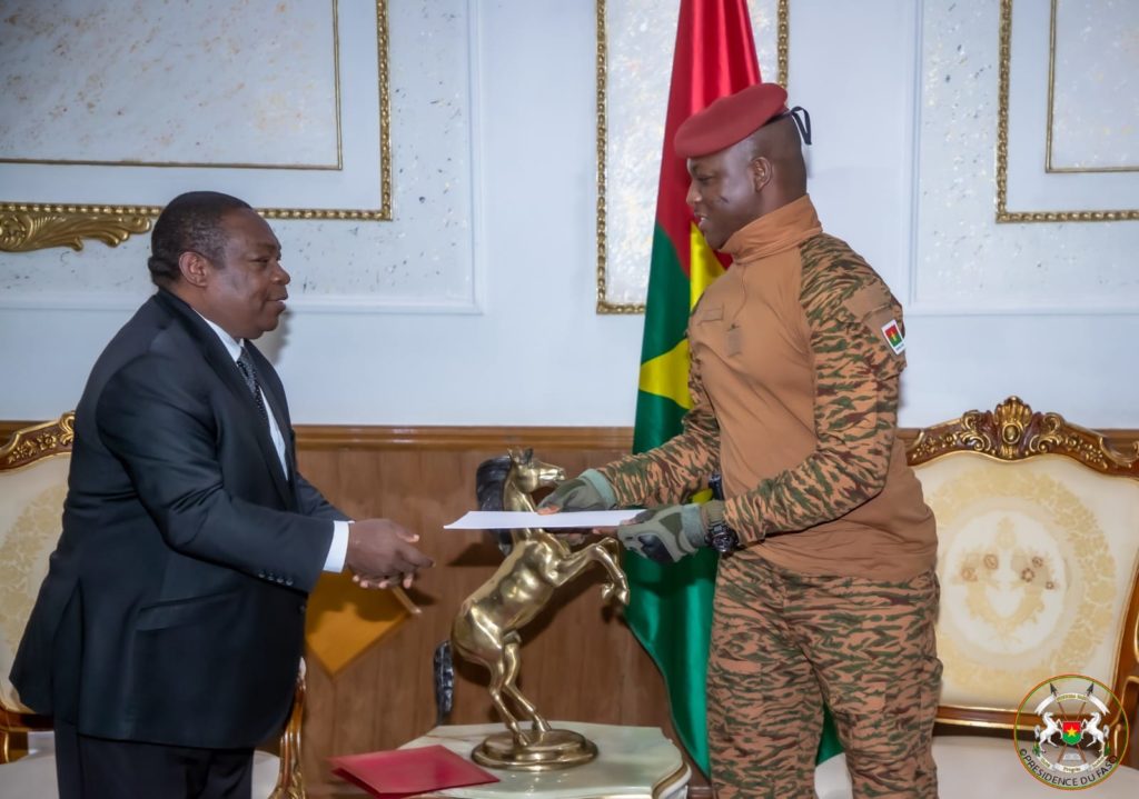 Burkina Faso-Guinée équatoriale : Un émissaire du Président Obiang NGUEMA reçu par le Chef de l’Etat