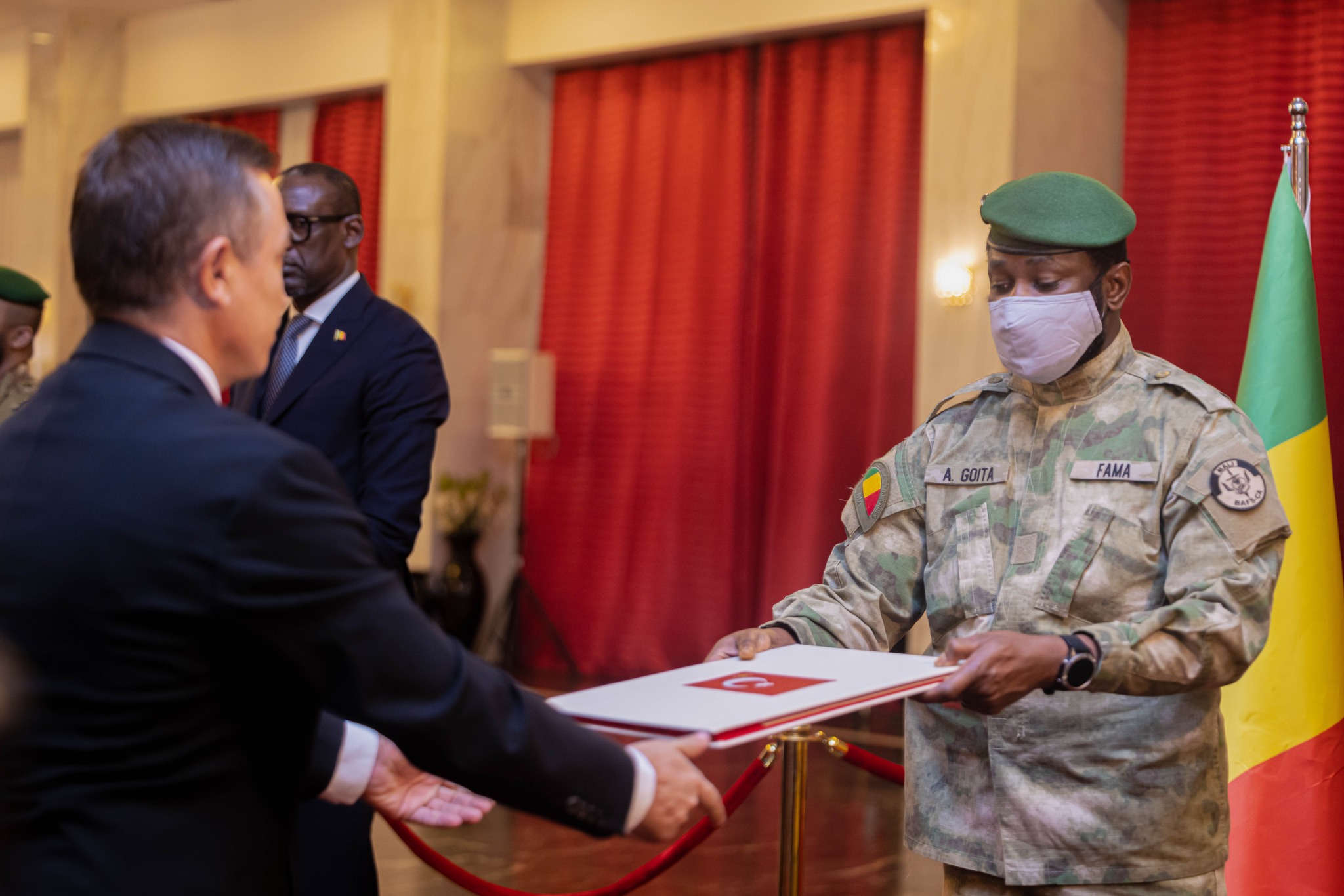 Diplomatie : le Président de la Transition a reçu les lettres de créance de quatre nouveaux ambassadeurs 