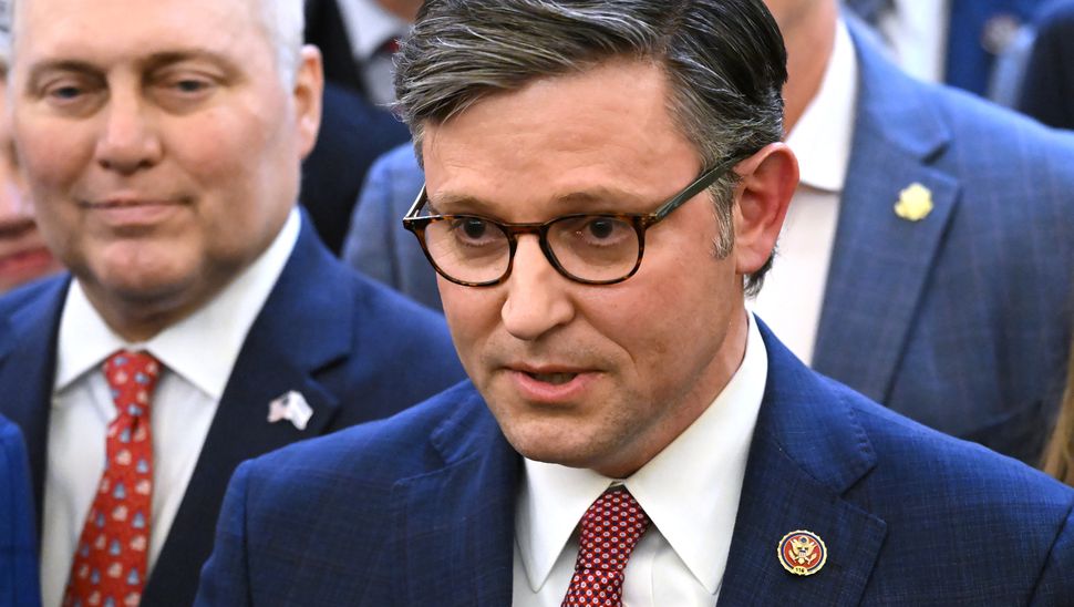 Etats-Unis : Mike Johnson, un allié de Trump élu président de la Chambre des représentants