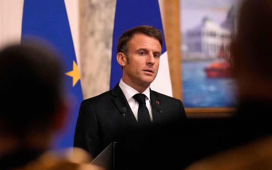 La France ne pratique pas le double standard en matière de droit international, dit Macron