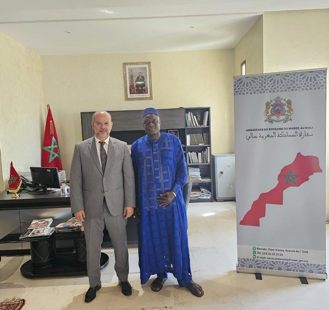 De retour de soins au Maroc : Sékou Tamboura reçu par l’ambassadeur Driss Isbayene