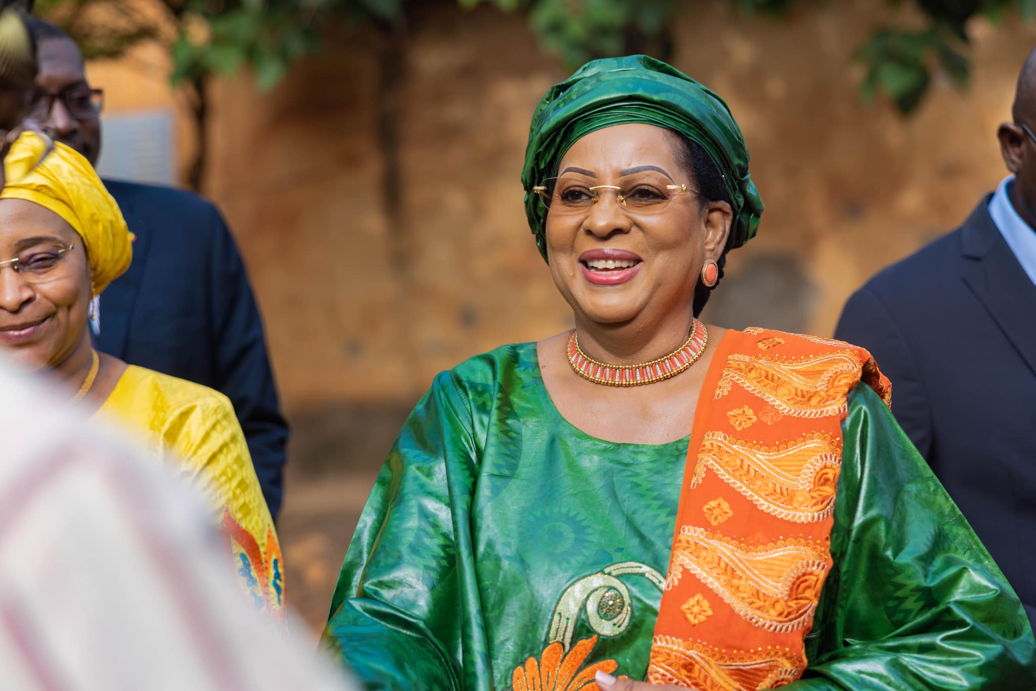 Commémoration de l’An III de la disparition du Général ATT : Mme Touré Lobbo Traoré fait des dons de plus de 160 millions de FCFA à des familles vulnérables, des associations féminines et des centres psychoéducatifs