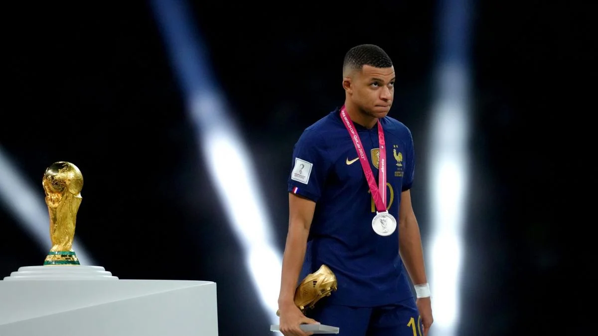 Kylian Mbappé violemment insulté par un joueur brésilien