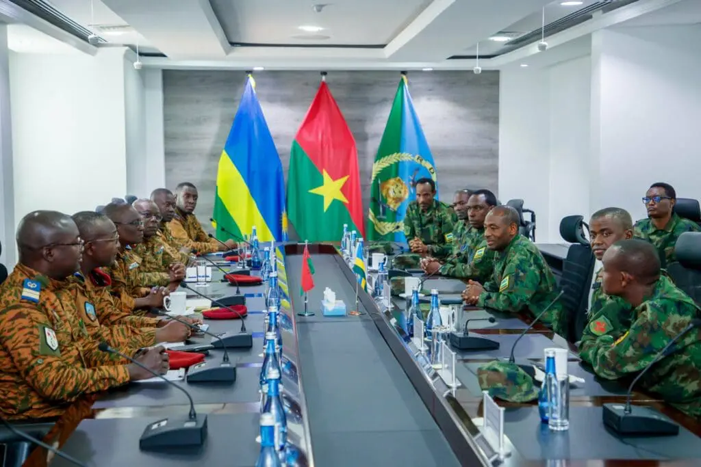 Le Burkina Faso et le Rwanda veulent renforcer leur coopération en matière de Défense
