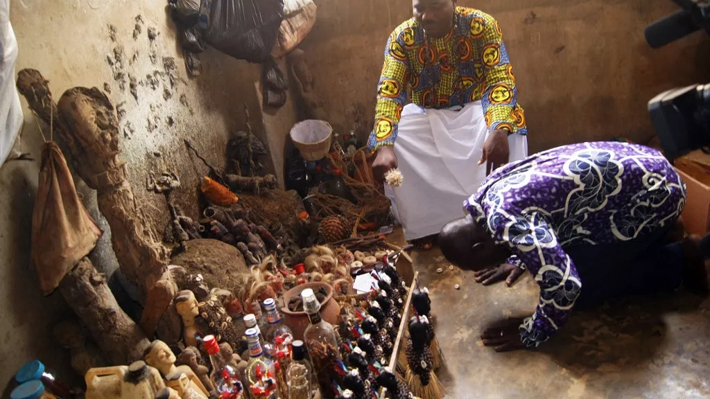 France : de guérisseurs à conseillers sportifs, l'univers secret des marabouts