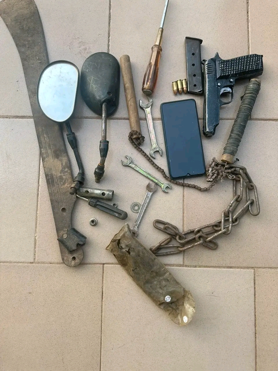 Bamako : trois braqueurs appréhendés par le Commissariat de Police des 1008 Logements. 