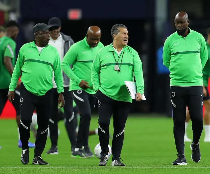 Foot: faute d'argent, le Nigeria ne peut licencier son sélectionneur